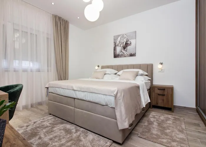 Utopia Apartment Split