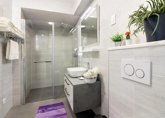 Utopia Apartment Split